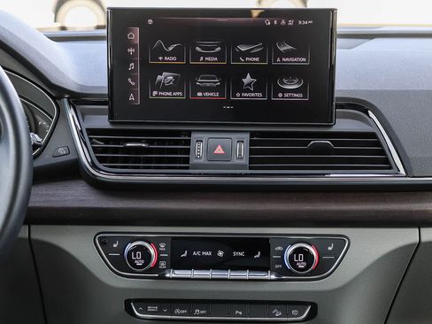 Used 2023 Audi Q5 2.0T Premium w/ Convenience Package image 17