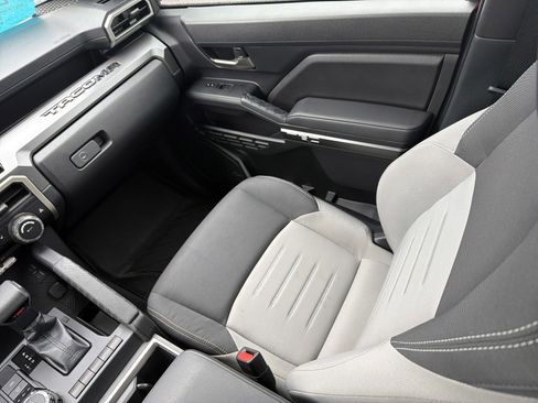 Used 2024 Toyota Tacoma TRD Sport w/ TRD Sport Upgrade Package image 15