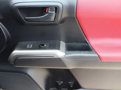 Used 2021 Toyota Tacoma SR5 AWD/4WD image 17