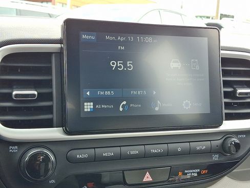 Used 2023 Hyundai Venue SEL image 17