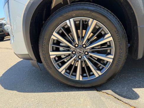 New 2026 Nissan Pathfinder Platinum AWD/4WD image 10