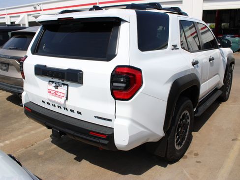 Used 2026 Toyota 4Runner TRD Off-Road AWD/4WD image 9