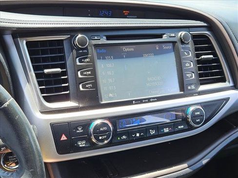 Used 2016 Toyota Highlander XLE AWD/4WD image 12