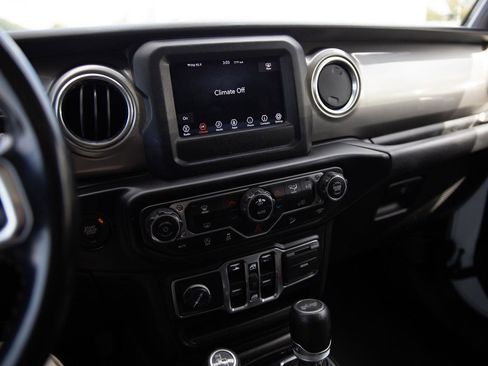 Used 2020 Jeep Wrangler Unlimited Sahara image 8