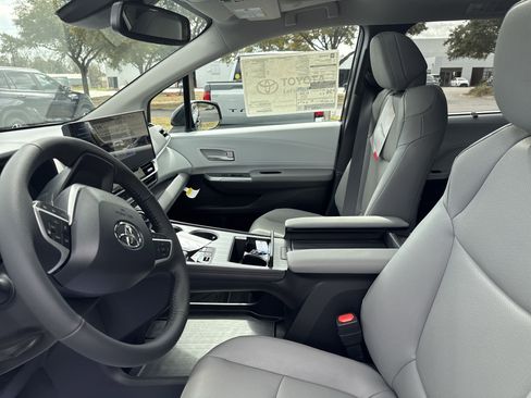 New 2026 Toyota Sienna XLE image 13