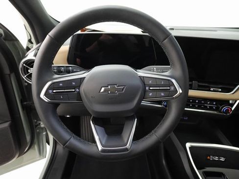 Used 2025 Chevrolet Equinox ACTIV w/ Safety and Technology Package image 12