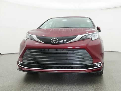 New 2026 Toyota Sienna Limited FWD image 31
