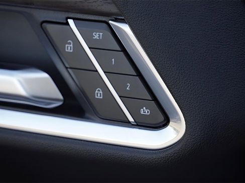 New 2026 GMC Sierra 1500 SLT image 17