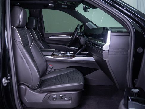 Used 2025 Cadillac Escalade Sport Platinum w/ LPO, Floor Liner Package AWD/4WD image 11