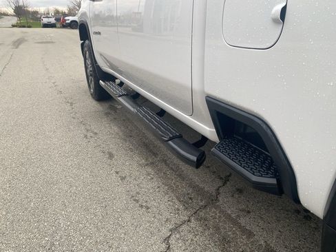 Used 2024 Chevrolet Silverado 2500 Custom w/ Custom Convenience Package image 9