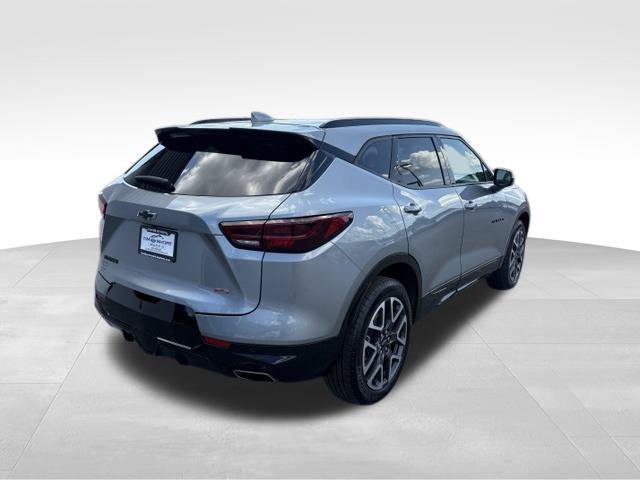 Used 2025 Chevrolet Blazer RS FWD image 2