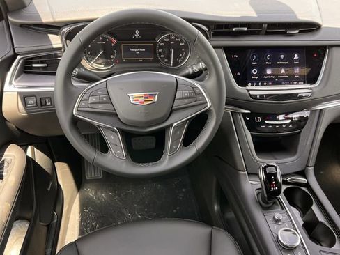 New 2026 Cadillac XT5 Luxury image 10