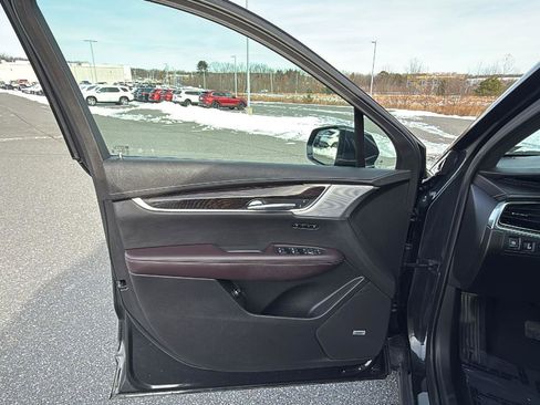 Used 2020 Cadillac XT6 Premium Luxury image 27