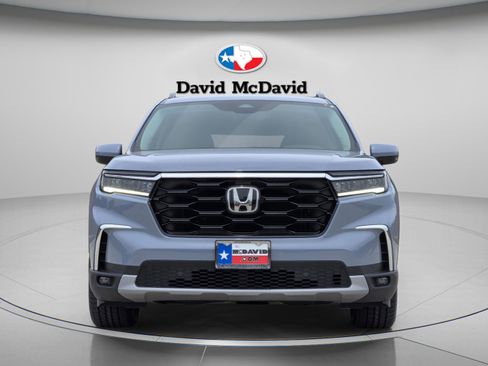 Certified 2025 Honda Pilot Touring image 8