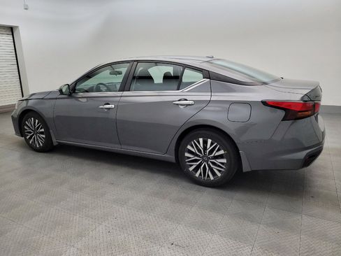 Used 2024 Nissan Altima 2.5 SV FWD image 3