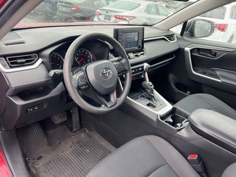 Used 2021 Toyota RAV4 LE image 9