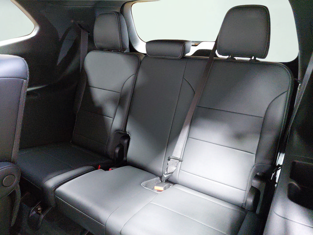 Used 2025 Buick Enclave Preferred FWD image 41