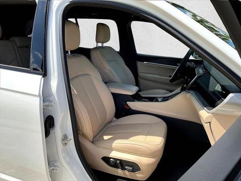 Used 2026 Jeep Grand Cherokee Limited w/ Limited Altitude Package RWD image 9