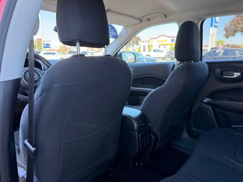 Used 2018 Jeep Compass Sport AWD/4WD image 39