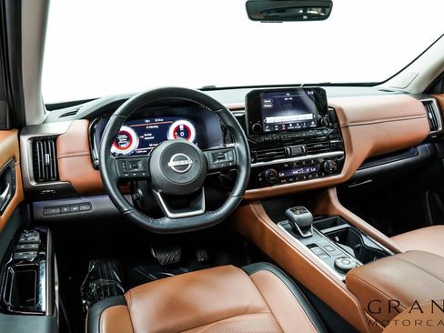 Used 2025 Nissan Pathfinder Platinum AWD/4WD image 5