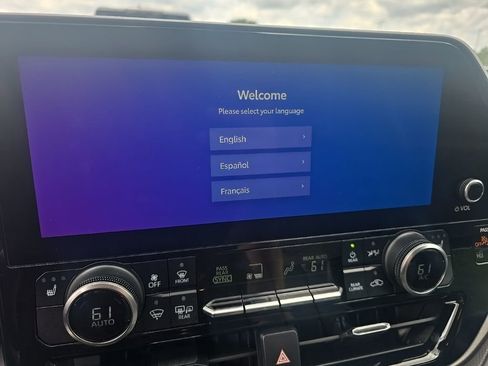 Used 2023 Toyota Highlander XLE image 19