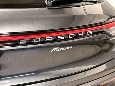 Certified 2024 Porsche Macan image 33