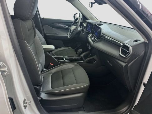 Used 2025 Chevrolet TrailBlazer LT AWD/4WD image 31