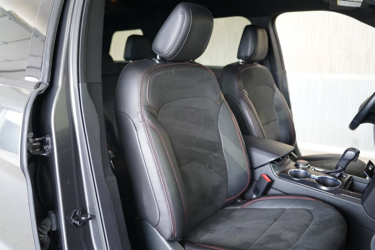 Used 2018 Ford Explorer XLT w/ Equipment Group 202A AWD/4WD image 31