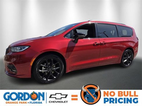 Used 2025 Chrysler Pacifica Limited image 1
