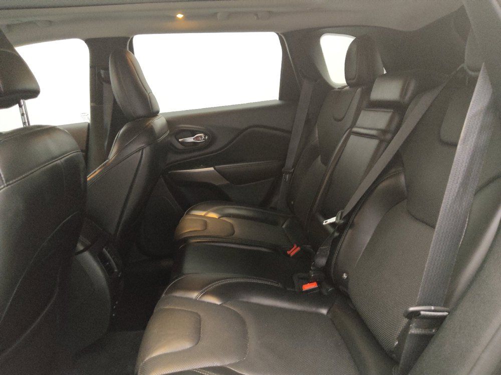 Used 2019 Jeep Cherokee Limited AWD/4WD image 18