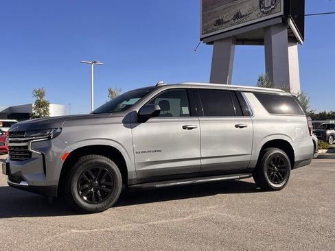 Used 2023 Chevrolet Suburban LT image 2