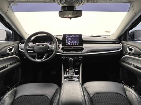 Used 2022 Jeep Compass Latitude image 2