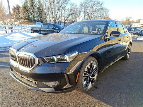 New 2026 BMW 530i xDrive w/ Premium Package image 3