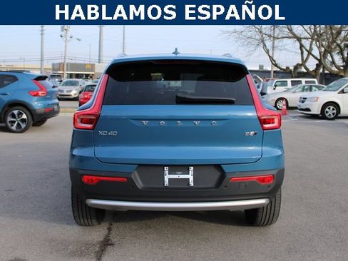Used 2025 Volvo XC40 B5 Plus image 4