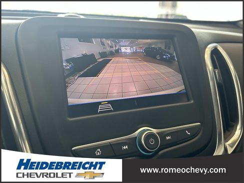 Used 2021 Chevrolet Equinox LT FWD image 22