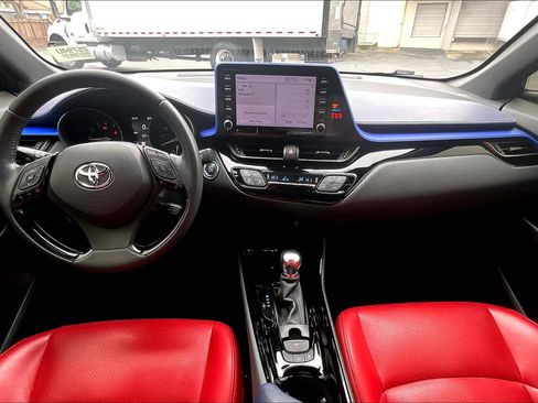Used 2021 Toyota C-HR XLE image 16