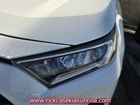 Used 2021 Toyota RAV4 XLE FWD image 8
