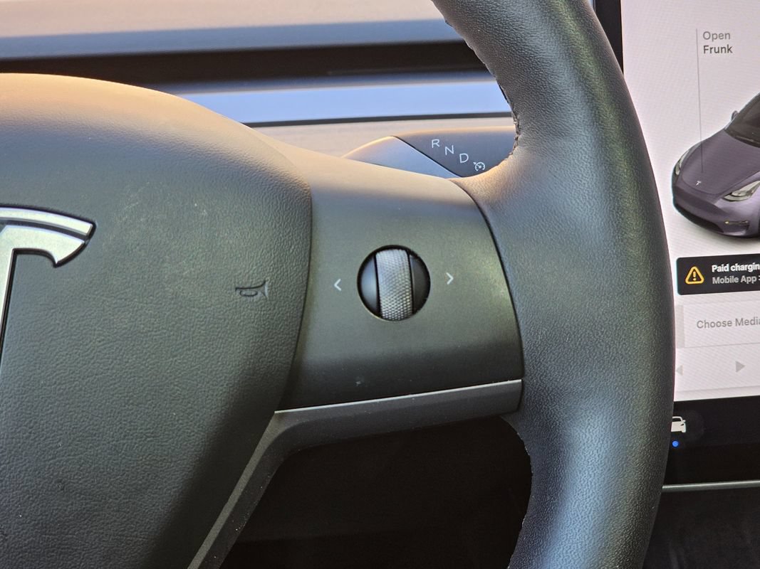 Used 2022 Tesla Model Y Performance AWD/4WD image 26