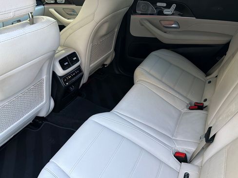 Used 2023 Mercedes-Benz GLS 450 4MATIC image 15