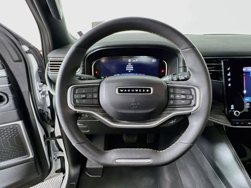 Used 2024 Jeep Wagoneer L Series II w/ Flexible Seating Group AWD/4WD image 12