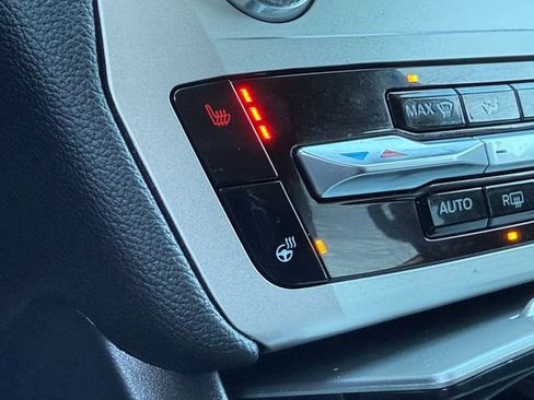 Used 2022 Ford Explorer XLT w/ Equipment Group 202A image 12