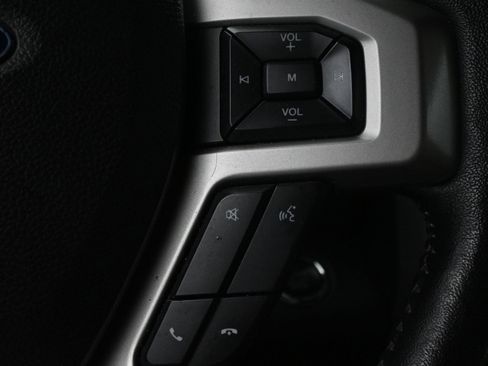 Used 2019 Ford F150 Lariat w/ Equipment Group 502A Luxury AWD/4WD image 19