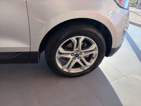 Used 2018 Ford Edge Titanium image 39