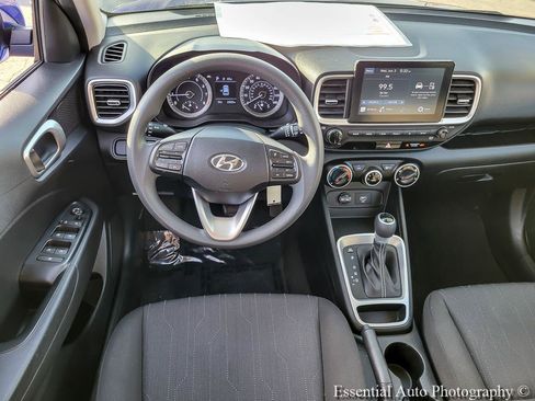 Used 2021 Hyundai Venue SE FWD image 13