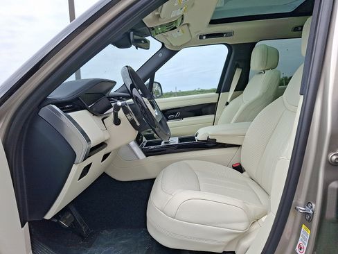 New 2025 Land Rover Range Rover SE image 11