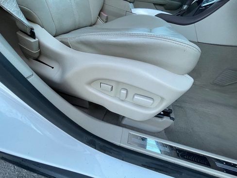 Used 2011 Cadillac SRX Performance image 25