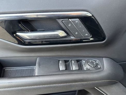 Used 2025 Chevrolet Suburban Premier image 11