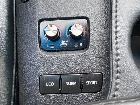 Used 2013 Toyota Avalon Limited FWD image 36