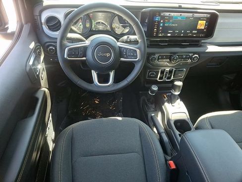 Used 2025 Jeep Wrangler Unlimited Sahara AWD/4WD image 13