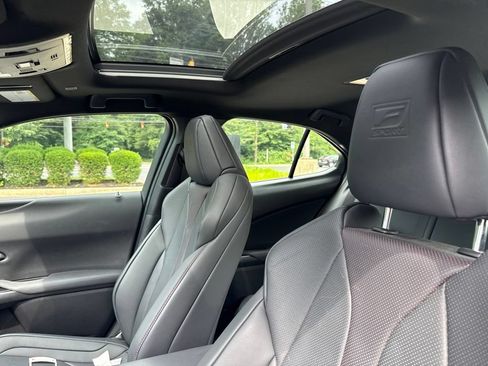 Used 2024 Lexus UX 250h F Sport AWD/4WD image 11